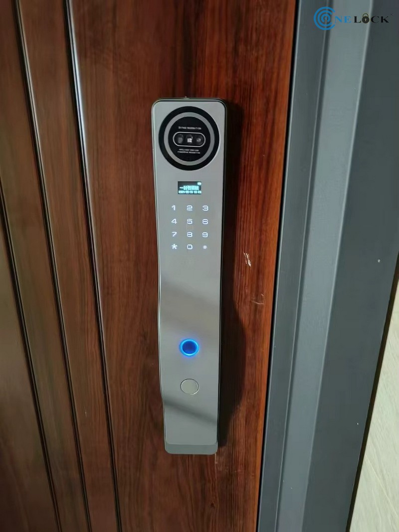 Khóa cửa mở bằng lòng bàn tay Cà Mau - Lắp cho cửa gỗ