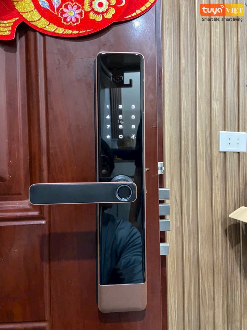 Khóa vân tay chống nước Bắc Giang - Lắp cho cửa gỗ