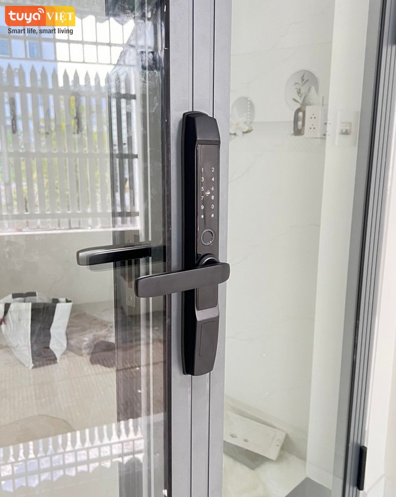 Lap khoa van tay chong nuoc Tra Vinh