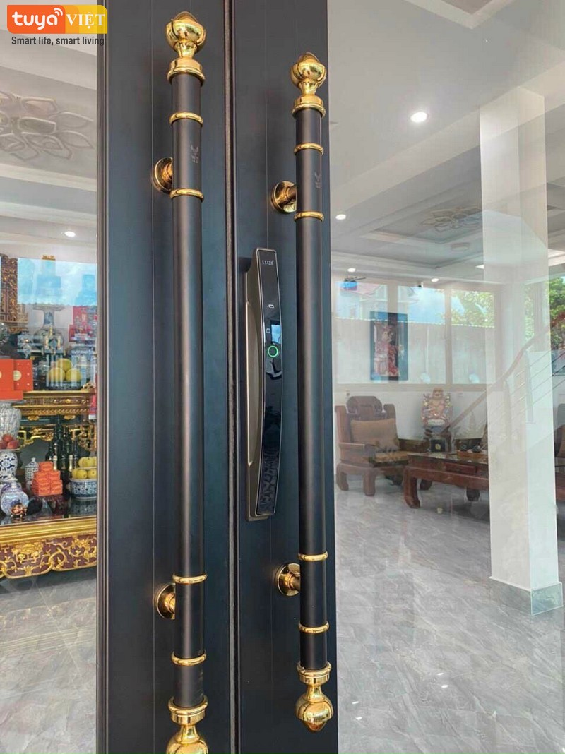 Lắp khóa vân tay tự động cho cửa nhôm tại Bắc Giang